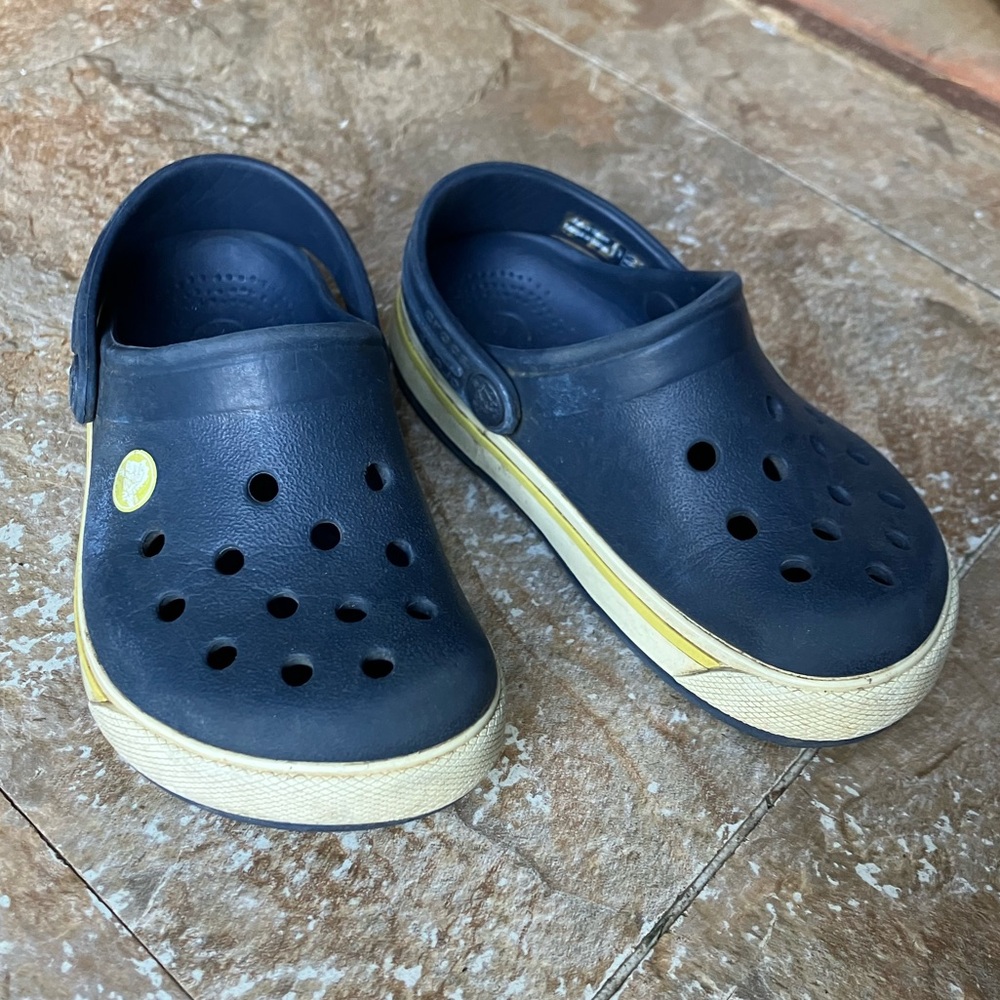 Kids crocs, sz 7